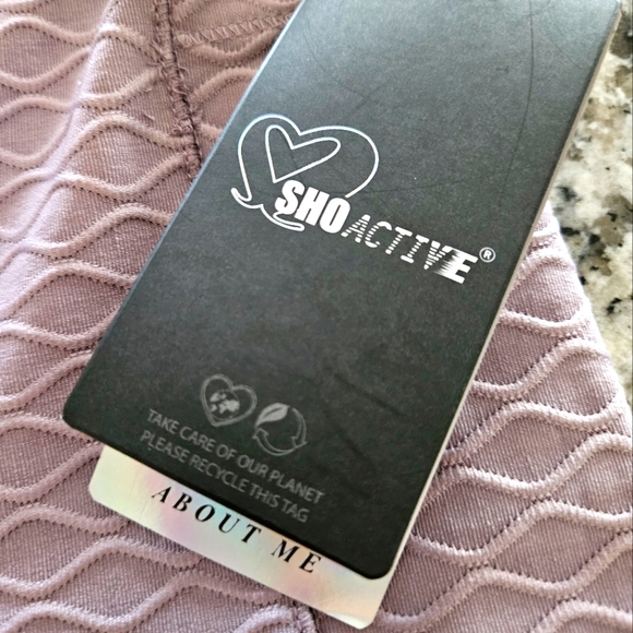 ShoActive Butt Sculpting Leggings. NWT - Picture 12 of 12